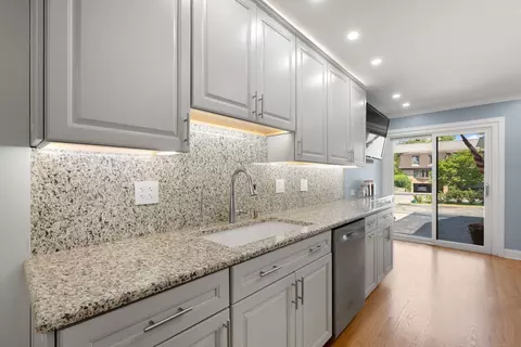 Kitchen - 1501 Topp Ln #E, Glenview, IL 60025 photo 2 of 5