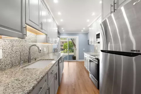 Kitchen - 1501 Topp Ln #E, Glenview, IL 60025 photo 1 of 5
