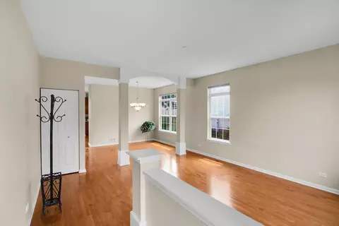 Living - 2049 Cabrillo Ln, Hoffman Estates, IL 60192 photo 2 of 5