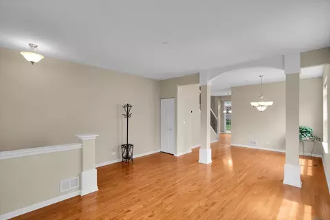 Living - 2049 Cabrillo Ln, Hoffman Estates, IL 60192 photo 4 of 5
