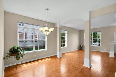 Living - 2049 Cabrillo Ln, Hoffman Estates, IL 60192 photo 3 of 5