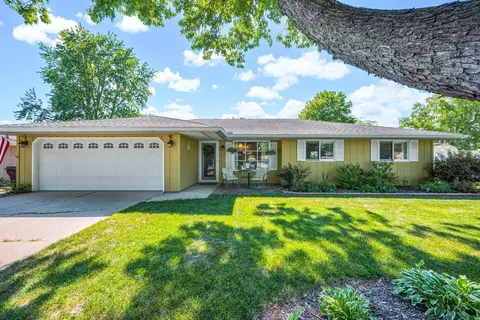 200 District Ct, East Peoria, IL 61611