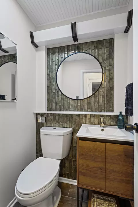 Bath - 380 Pleasant St, Hoffman Estates, IL 60169 photo 2 of 2