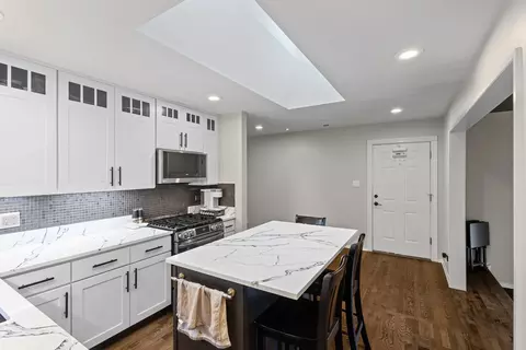 Kitchen - 380 Pleasant St, Hoffman Estates, IL 60169 photo 2 of 3