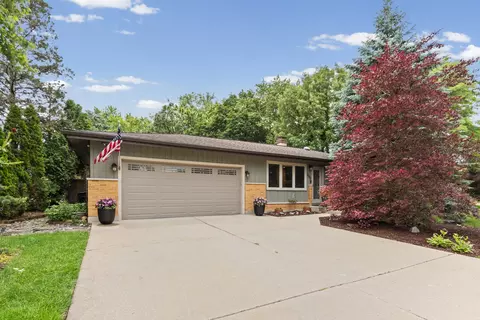380 Pleasant St, Hoffman Estates, IL 60169