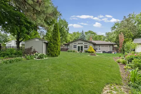 Exterior - 380 Pleasant St, Hoffman Estates, IL 60169 photo 4 of 4
