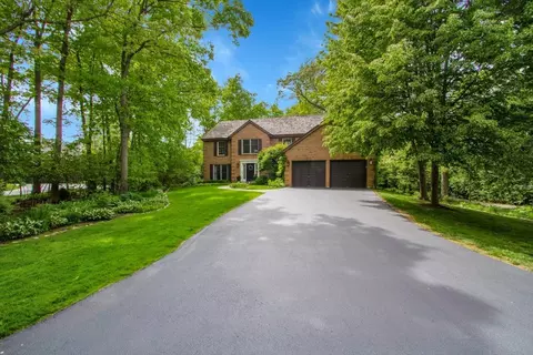850 Carlyle Cir, Lake Bluff, IL 60044
