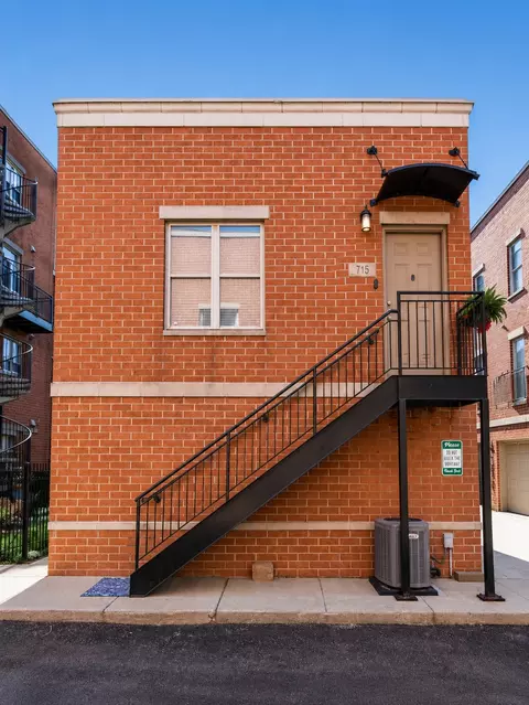 715 W Eastman St #0, Chicago, IL 60610