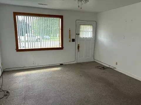 Living - 628 E Division St, Kewanee, IL 61443 photo 1 of 3