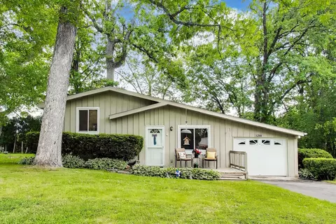1281 Banbury Rd, Mundelein, IL 60060
