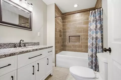 Bath - 204 E Third St, El Paso, IL 61738 photo 2 of 2