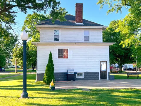 Exterior - 204 E Third St, El Paso, IL 61738 photo 3 of 5