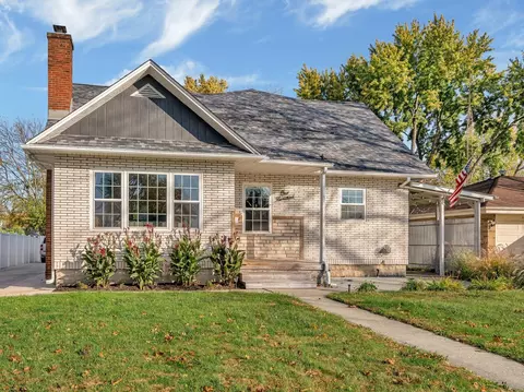 100 W 1st St, Coal City, IL 60416