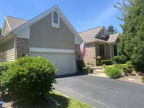 3 Sunvalley Ct, Lake In The Hills, IL 60156