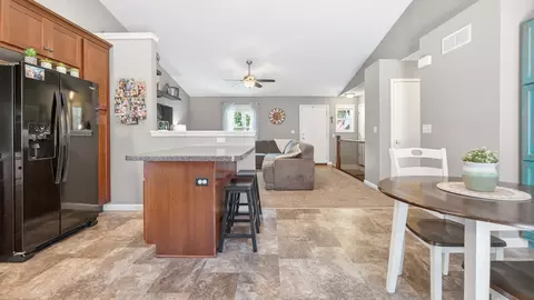 Entry Way - 308 E Locust St, Normal, IL 61761 photo 2 of 3