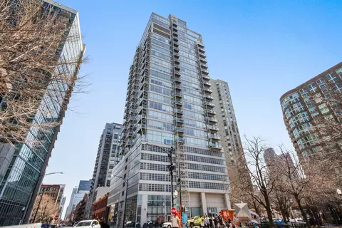 653 N Kingsbury St #1007, Chicago, IL 60610