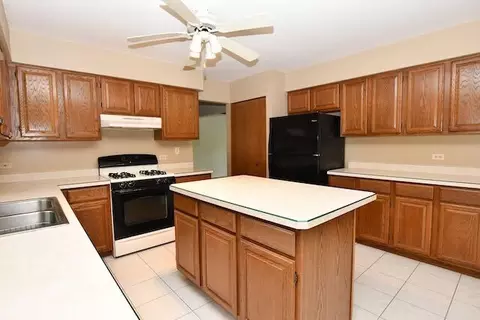 Kitchen - 1817 Charnbrook Dr, Mchenry, IL 60051 photo 1 of 4