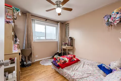 Bedroom - 8828 Dee Rd #B, Des Plaines, IL 60016 photo 2 of 5