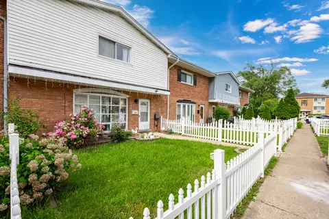 Exterior - 8828 Dee Rd #B, Des Plaines, IL 60016 photo 1 of 2