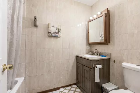 Bath - 8828 Dee Rd #B, Des Plaines, IL 60016 photo 2 of 3
