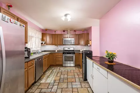 Kitchen - 8828 Dee Rd #B, Des Plaines, IL 60016 photo 2 of 2