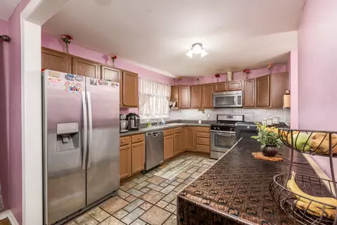 Kitchen - 8828 Dee Rd #B, Des Plaines, IL 60016 photo 1 of 2
