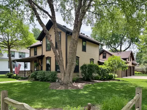 617 Oregon Ave, West Dundee, IL 60118 photo 2