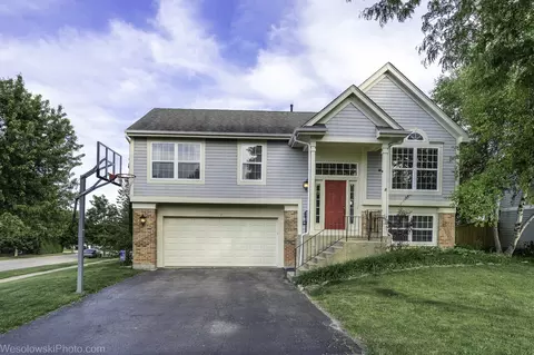 1 Coventry Ct, South Elgin, IL 60177