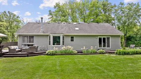 Exterior - 28 W140 Mack Rd, Wheaton, IL 60189 photo 8 of 11