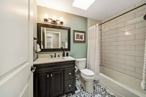 Bath - 28 W140 Mack Rd, Wheaton, IL 60189 photo 1 of 4