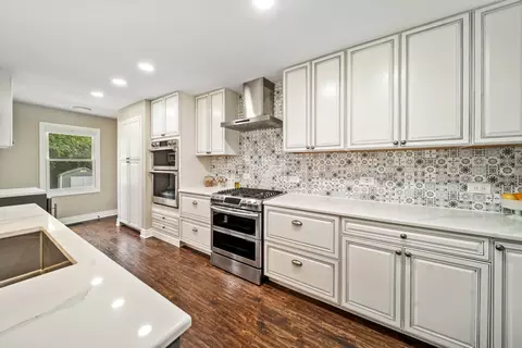 Kitchen - 28 W140 Mack Rd, Wheaton, IL 60189 photo 2 of 4