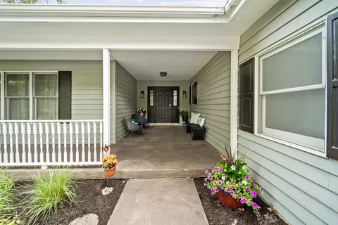 Exterior - 28 W140 Mack Rd, Wheaton, IL 60189 photo 4 of 11