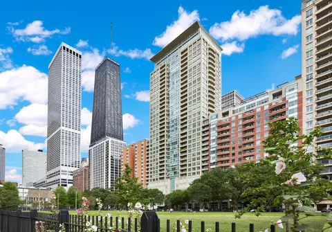 250 E Pearson St #1407, Chicago, IL 60611