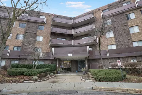 840 Wellington Ave #306, Elk Grove Village, IL 60007