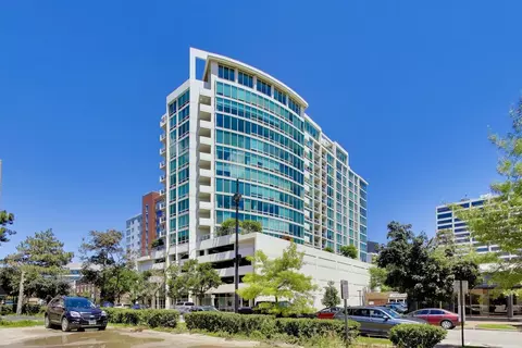 1570 Elmwood Ave #909, Evanston, IL 60201