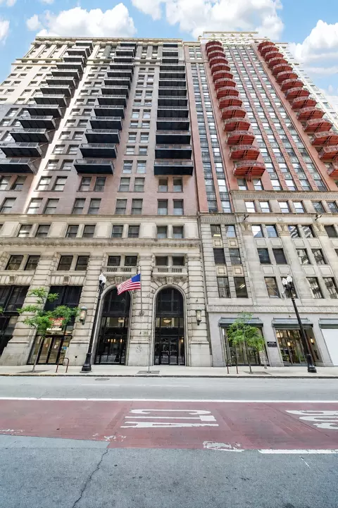 212 W Washington St #1402, Chicago, IL 60606