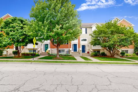 214 Cassidy Ln, Elgin, IL 60124
