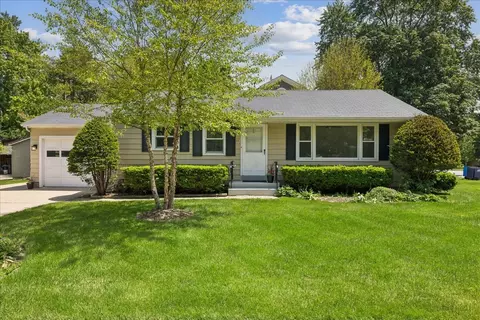 11 Logan Ave, Geneva, IL 60134