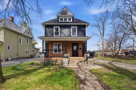 645 E Calhoun St, Woodstock, IL 60098