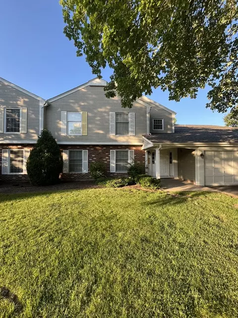 27 Exeter Ct #202A, Naperville, IL 60565