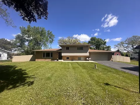 1006 Forest Dr, Elgin, IL 60123