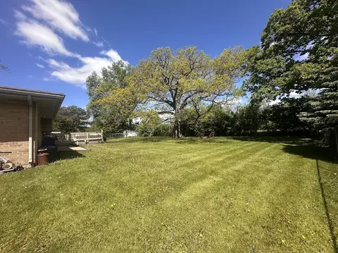 Exterior - 1006 Forest Dr, Elgin, IL 60123 photo 5 of 5