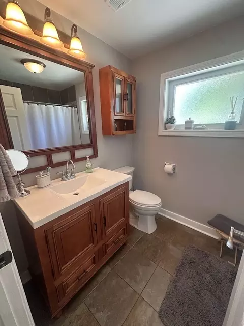 Bath - 1006 Forest Dr, Elgin, IL 60123 photo 2 of 2