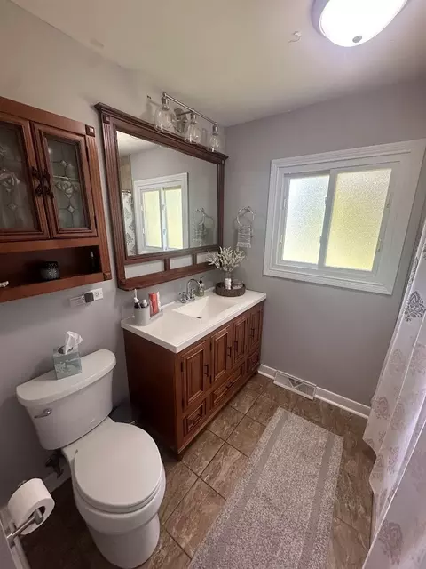 Bath - 1006 Forest Dr, Elgin, IL 60123 photo 1 of 2