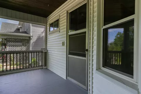 Exterior - 620 10 St, Moline, IL 61265 photo 3 of 5