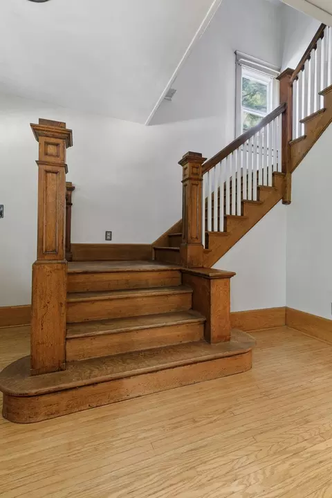 Entry Way - 620 10 St, Moline, IL 61265 photo 2 of 3