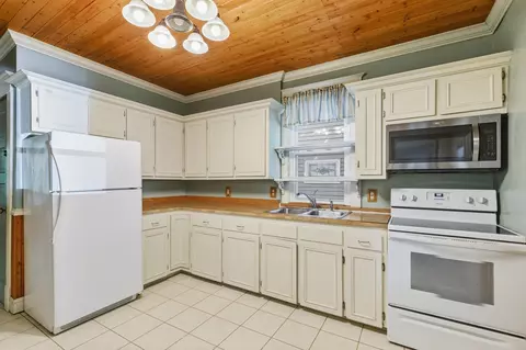 Kitchen - 620 10 St, Moline, IL 61265 photo 1 of 3