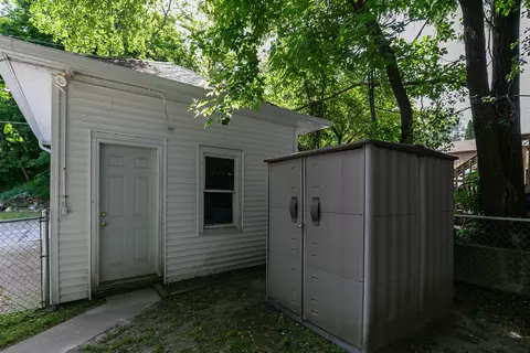 Exterior - 620 10 St, Moline, IL 61265 photo 4 of 5