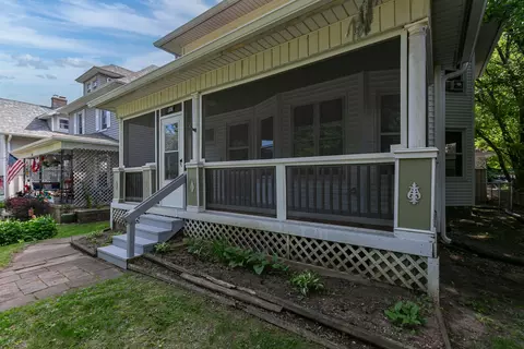 Exterior - 620 10 St, Moline, IL 61265 photo 2 of 5