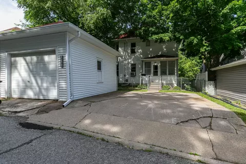 Exterior - 620 10 St, Moline, IL 61265 photo 5 of 5